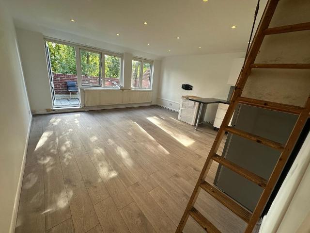 Apartment for rent in Brondesbury, Greater London