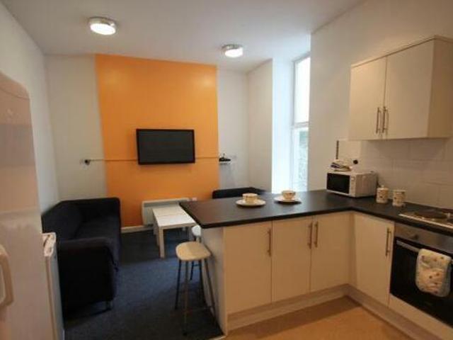 House for rent in Follaton, Strode