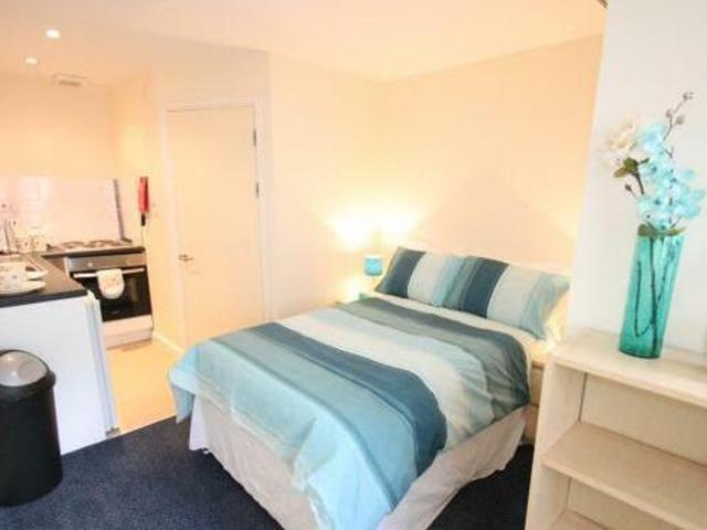 House for rent in Follaton, Strode