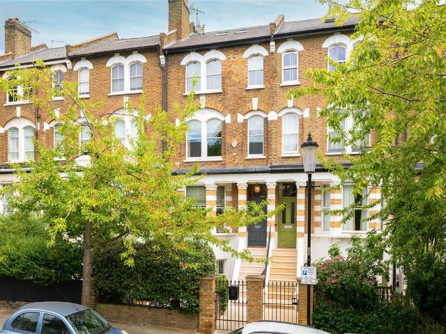 Apartment for rent in North Kensington, Greater London