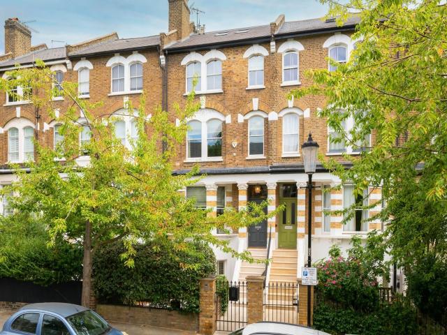 House for rent in North Kensington, Greater London