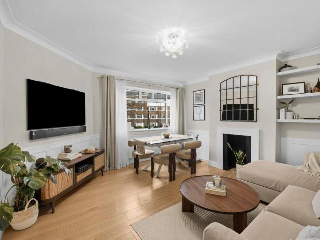 Apartment for rent in Mortlake, Greater London
