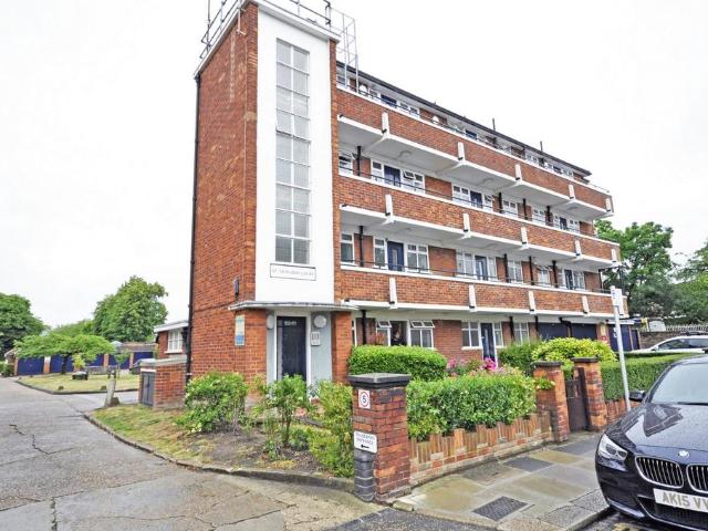 Apartment for rent in Mortlake, Greater London