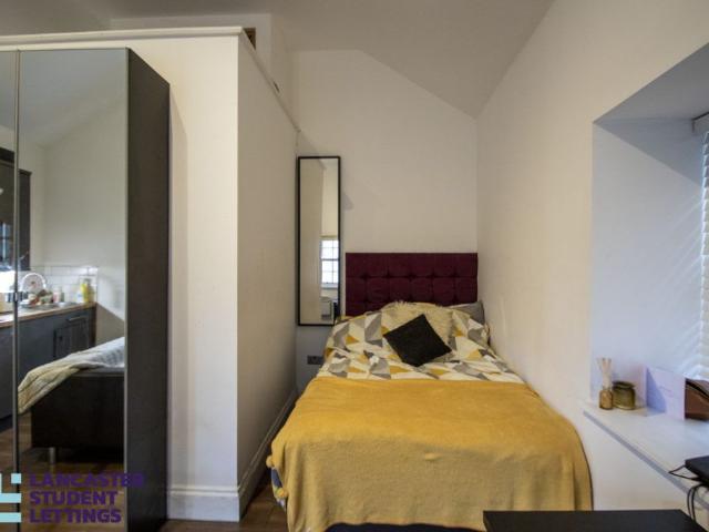 Room for rent in Moorlands, Bare