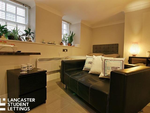 Room for rent in Moorlands, Bare