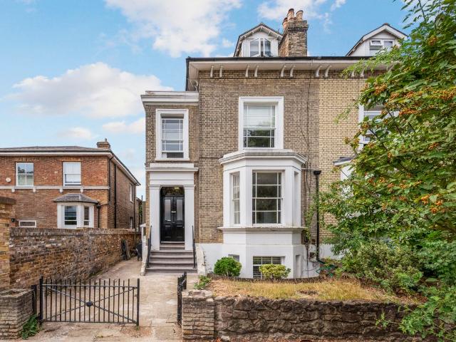 Apartment for rent in Surbiton, Greater London