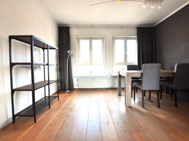 Appartement te huur in Stratum, Acht
