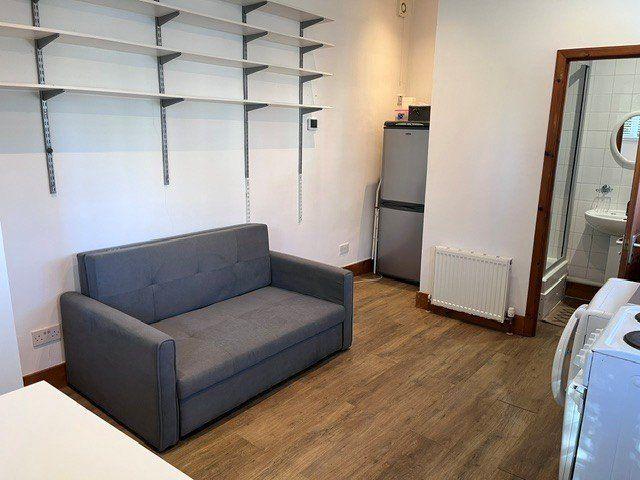 Studio for rent in Oakleigh Park, Greater London