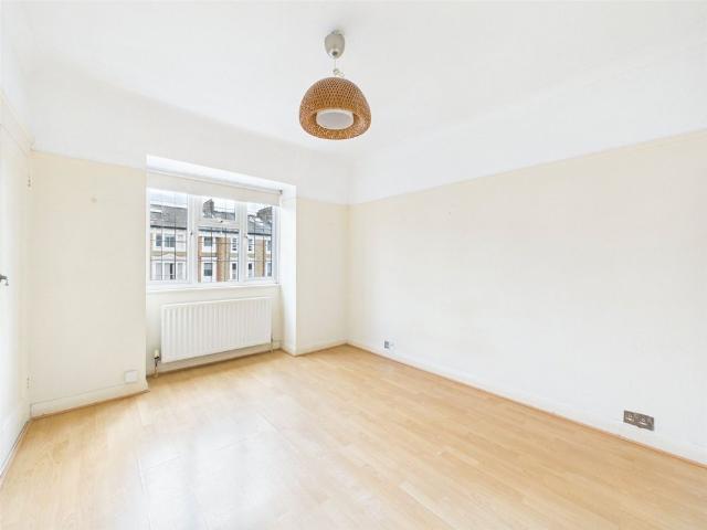 Apartment for rent in St Margarets, Greater London