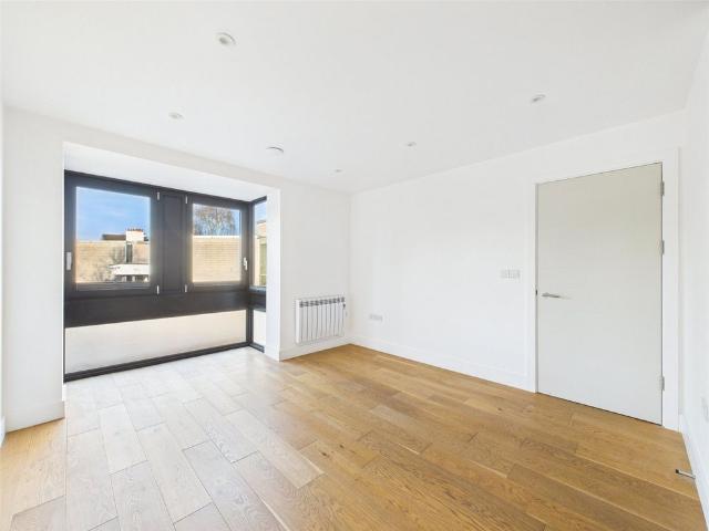 Apartment for rent in St Margarets, Greater London