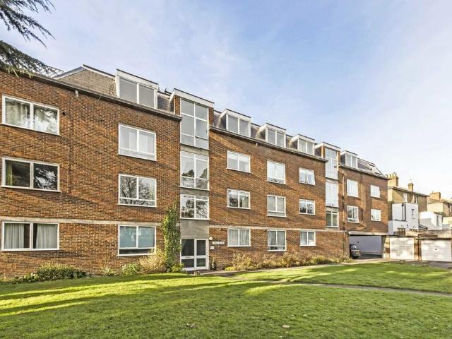 Apartment for rent in St Margarets, Greater London