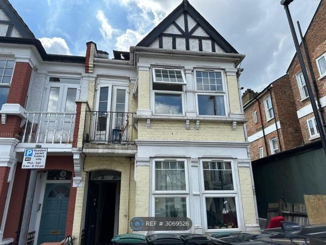 Apartment for rent in Duckett's Green, Greater London