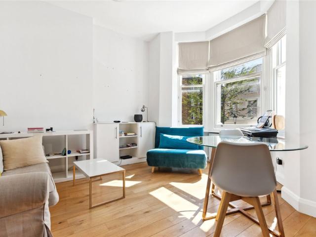 Apartment for rent in North Kensington, Greater London