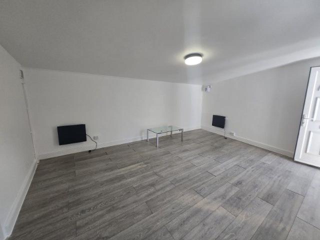 Studio for rent in Bush Hill Park, Greater London