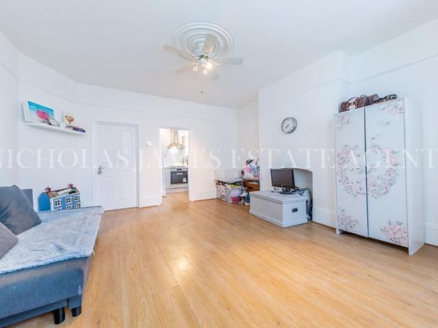 Studio for rent in Bush Hill Park, Greater London