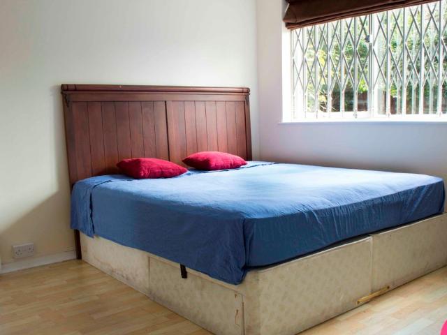 Room for rent in North Kensington, Greater London
