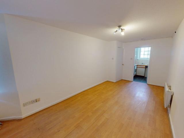 Studio for rent in Hanover & Queen's Park, Brighton