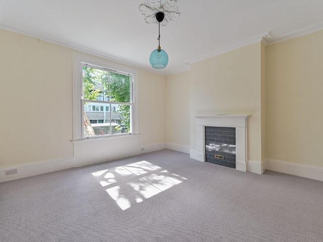 House for rent in Stockwell, Greater London
