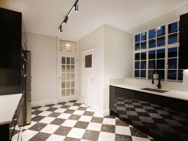 Apartment for rent in Kensington, Cat Hill