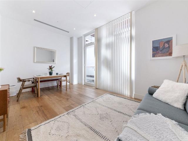 Apartment for rent in Lyons, Greater London