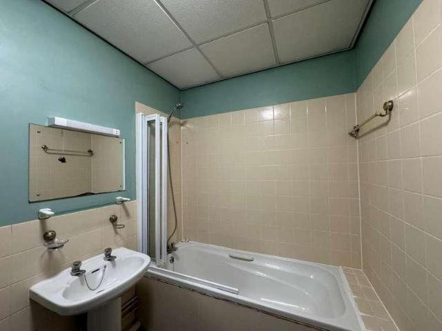 Apartment for rent in Goldthorn Hill, Isle Of Man