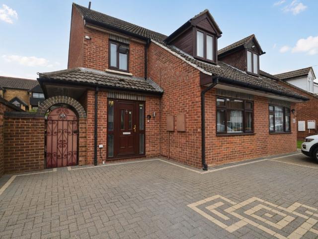 House for rent in Stanwell, Spelthorne