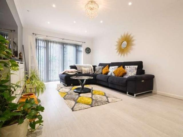 House for rent in Stanwell, Spelthorne