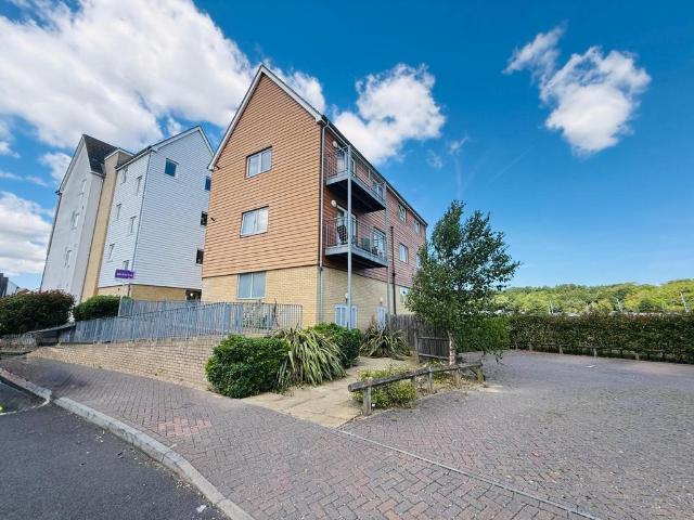 Apartment for rent in St. Marys Island, Gillingham