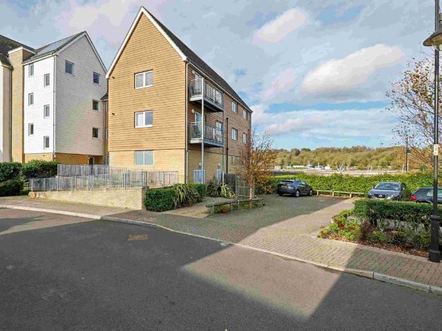 Apartment for rent in St. Marys Island, Gillingham