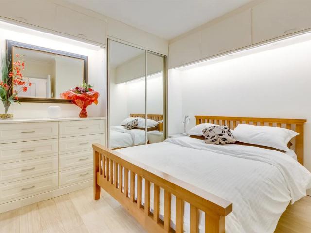 Apartment for rent in Kensington Green, Greater London