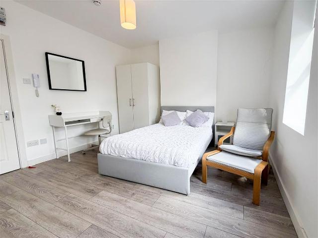 Room for rent in London Borough of Ealing, Greater London