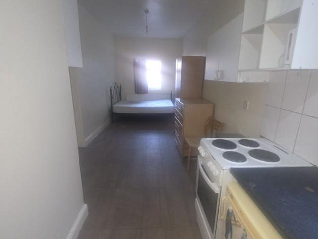 Studio for rent in Seven Kings, Greater London