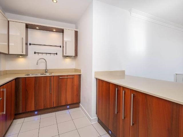 Apartment for rent in Oakhill, Greater London