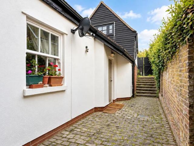 Apartment for rent in Elstree and Borehamwood, Elstree