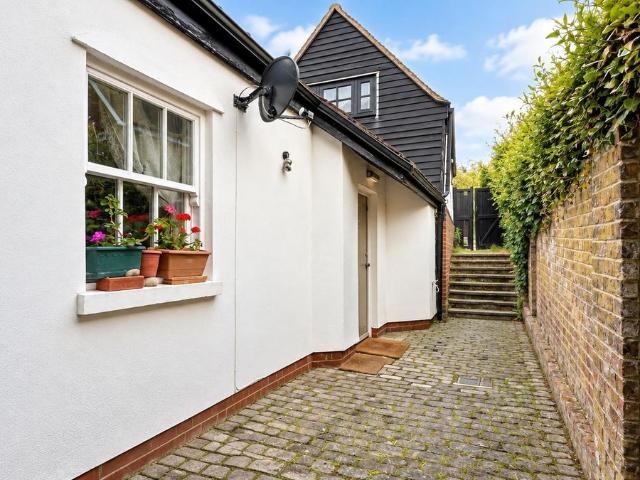 Apartment for rent in Elstree and Borehamwood, Elstree