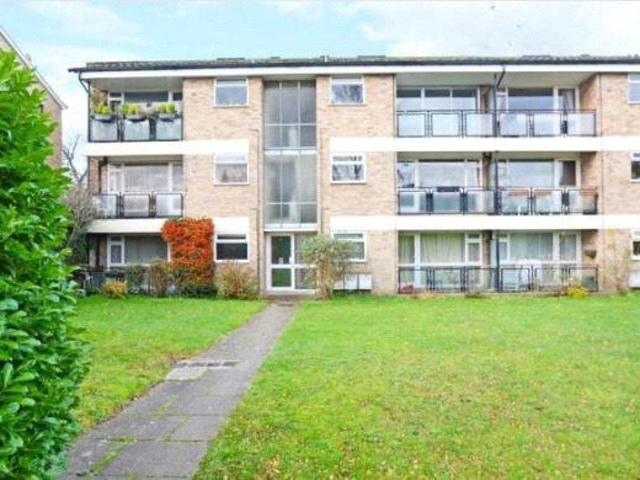 Apartment for rent in Blackhills, Surrey