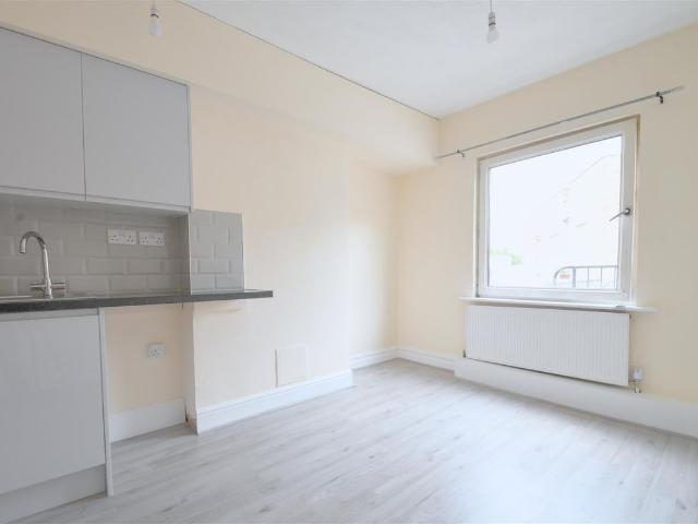 Studio for rent in The Dales, Key Street
