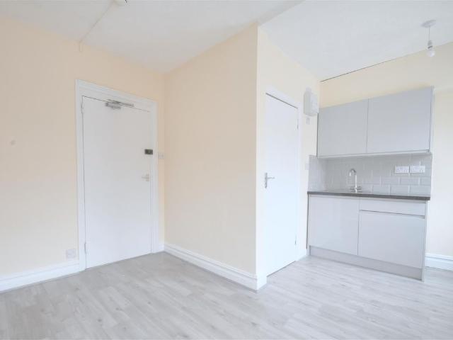 Studio for rent in The Dales, Key Street