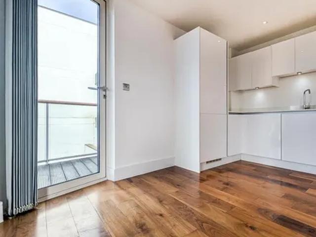 Apartment for rent in Mill Hill, Greater London