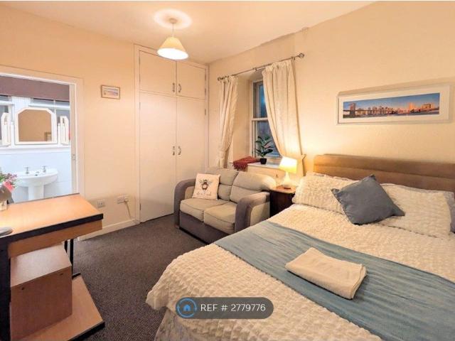 Room for rent in Dumfries, Scotland