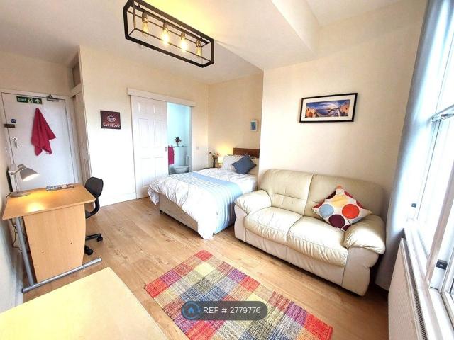 Room for rent in Dumfries, Scotland