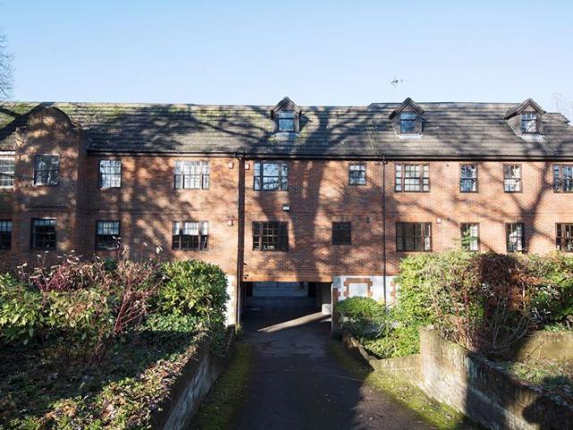 Apartment for rent in Weybridge, Elmbridge