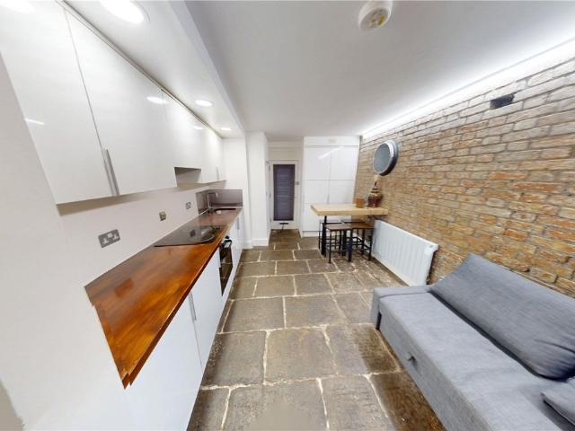Studio for rent in Tyndall's Park, Feckenham