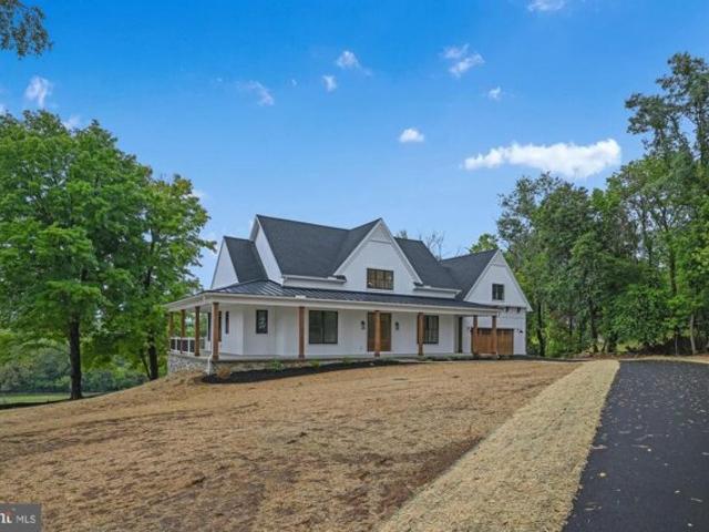 House for sale in Spring Grove