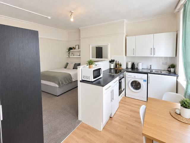 Studio for rent in Brunswick, Brighton