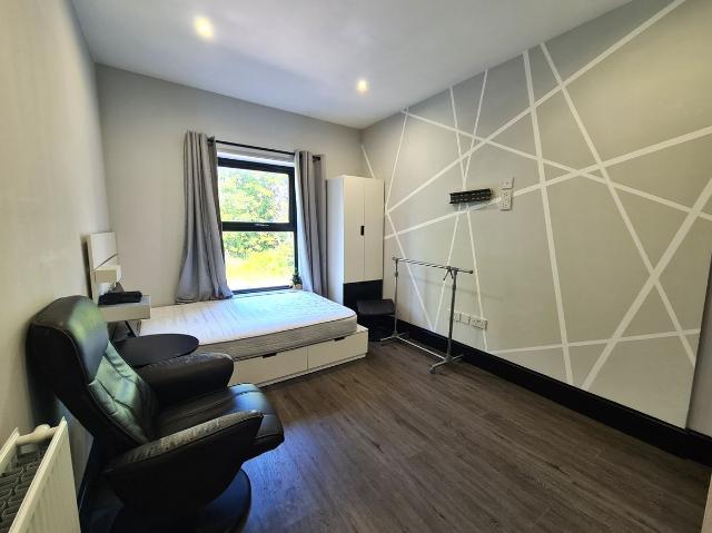 Studio for rent in Ball Hill, West Midlands