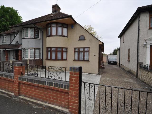 House for rent in Elm Park, Greater London