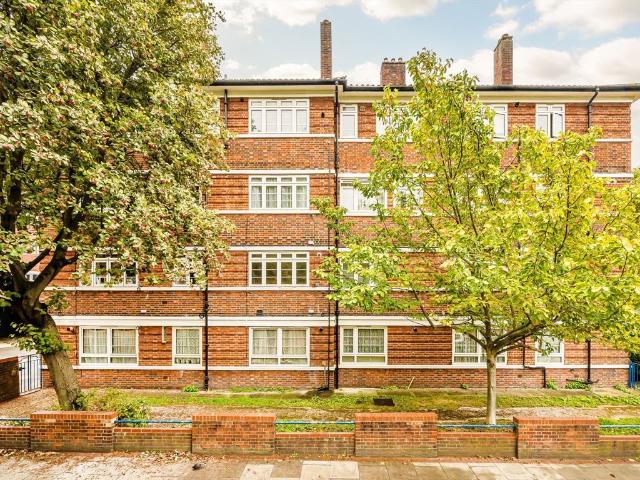 Studio for rent in Bermondsey Village, Greater London