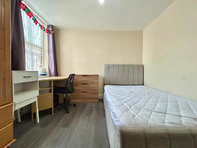 Room for rent in Cheylesmore, West Midlands