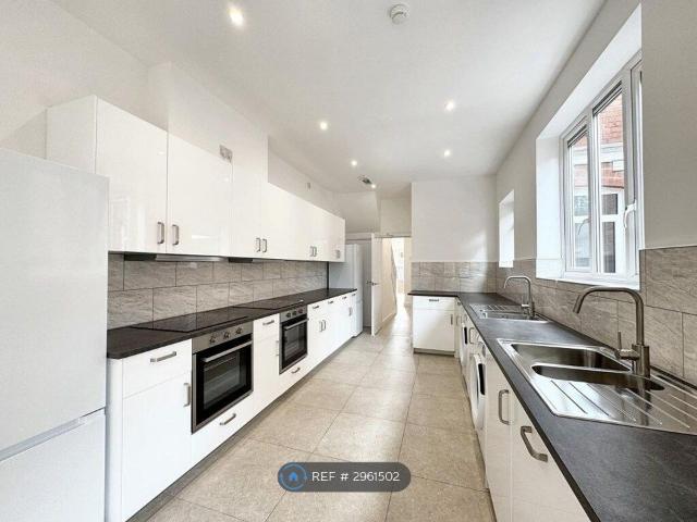 Room for rent in Cheylesmore, West Midlands